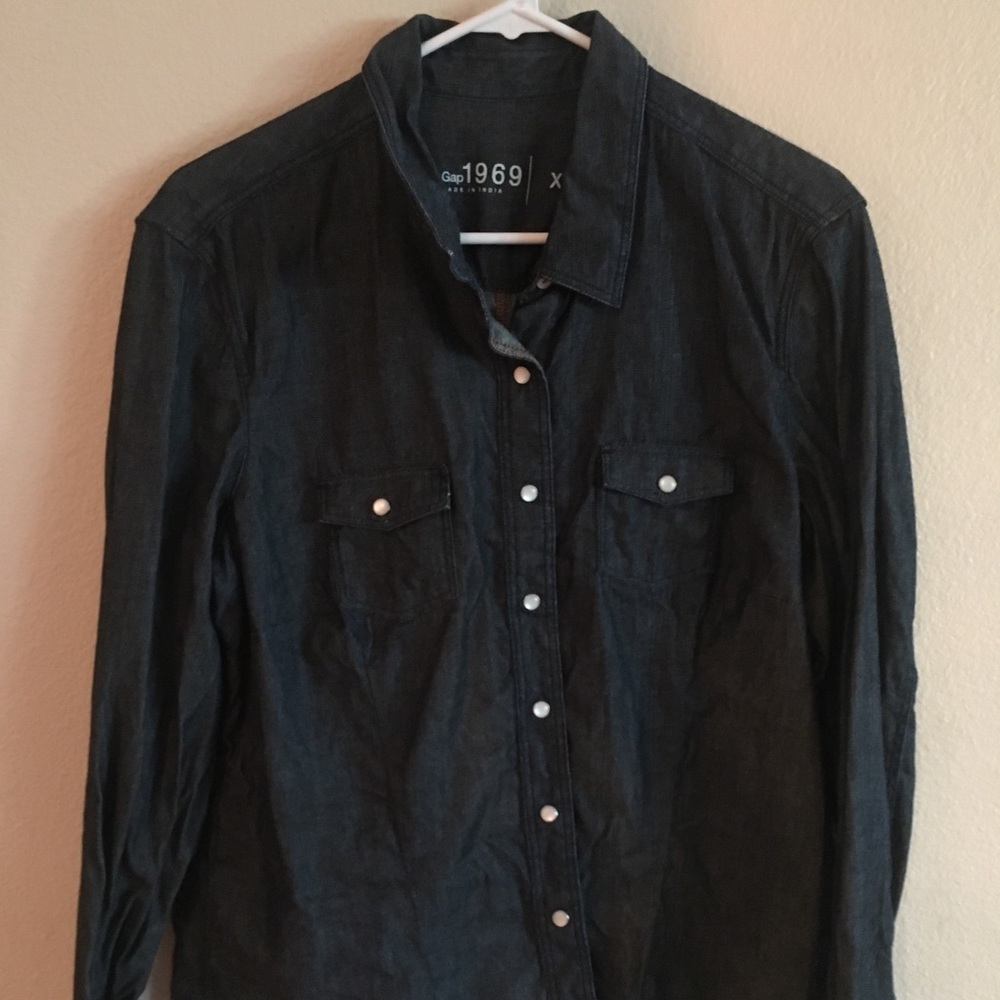 Gap 1969 denim button/snap down top